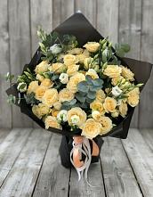 Букет цветов из:  Розы и Лизиантусы #REPLACE_PRED# Змейке