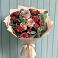 Букет цветов из: Гвоздики и Розы в Змейке