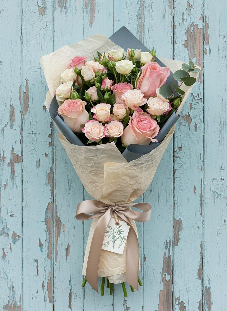 Букет цветов из: Розы в Змейке