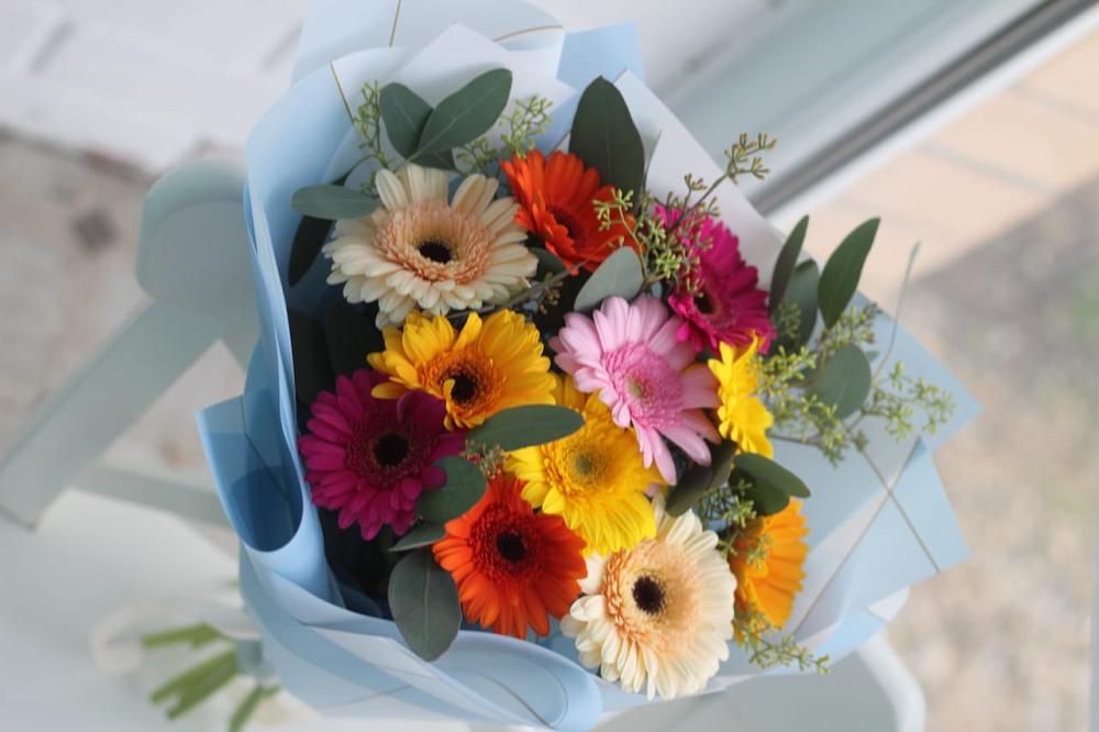 Букет цветов из: Герберы в Змейке