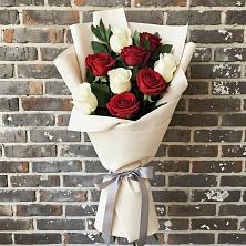 Букет цветов из:  Розы в Змейке