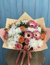 Букет цветов из:  Розы, Герберы и Хризантемы в Змейке