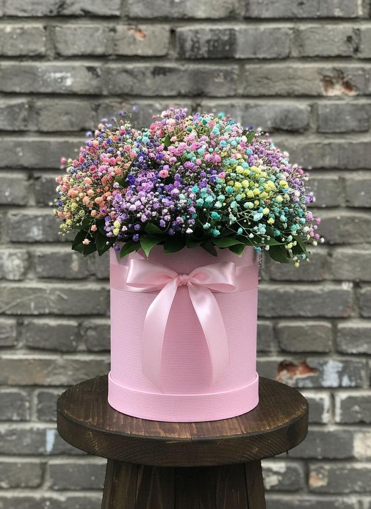 Цветочная композиция из Гипсофила и Розы в шляпной коробке в Змейке