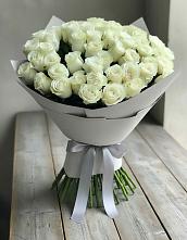 Букет 35 Белых роз в Змейке