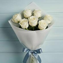 Букет 7 Белых роз Эдлесс Лав #REPLACE_PRED# Змейке