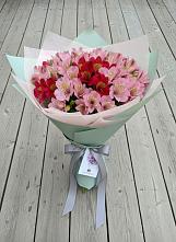 Букет цветов из:  Альстромерии в Змейке