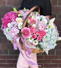 Цветочная композиция из Розы, Хризантемы, Пионы и Лизиантусы в корзине #REPLACE_PRED# Змейке