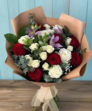 Букет цветов из:  Розы и Альстромерии в Змейке