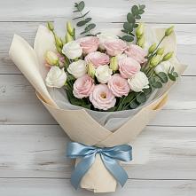 Букет цветов из:  Лизиантусы в Змейке