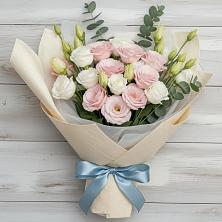 Букет цветов из:  Лизиантусы в Змейке