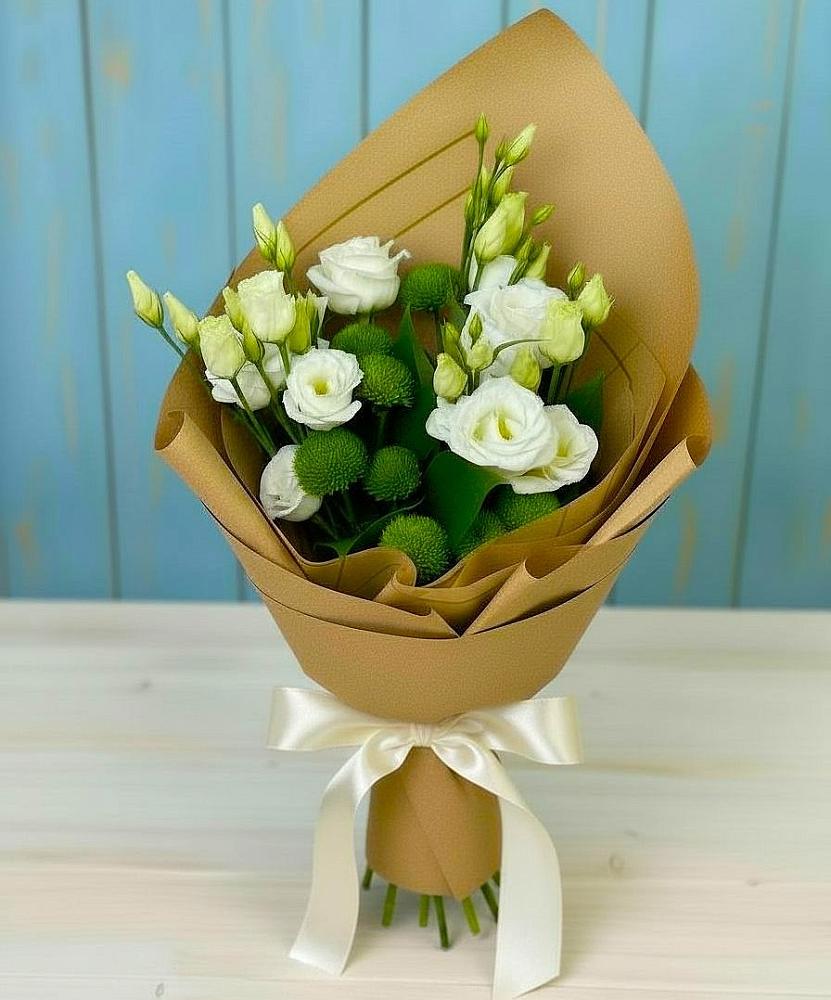 Букет цветов из: Хризантемы и Лизиантусы в Змейке