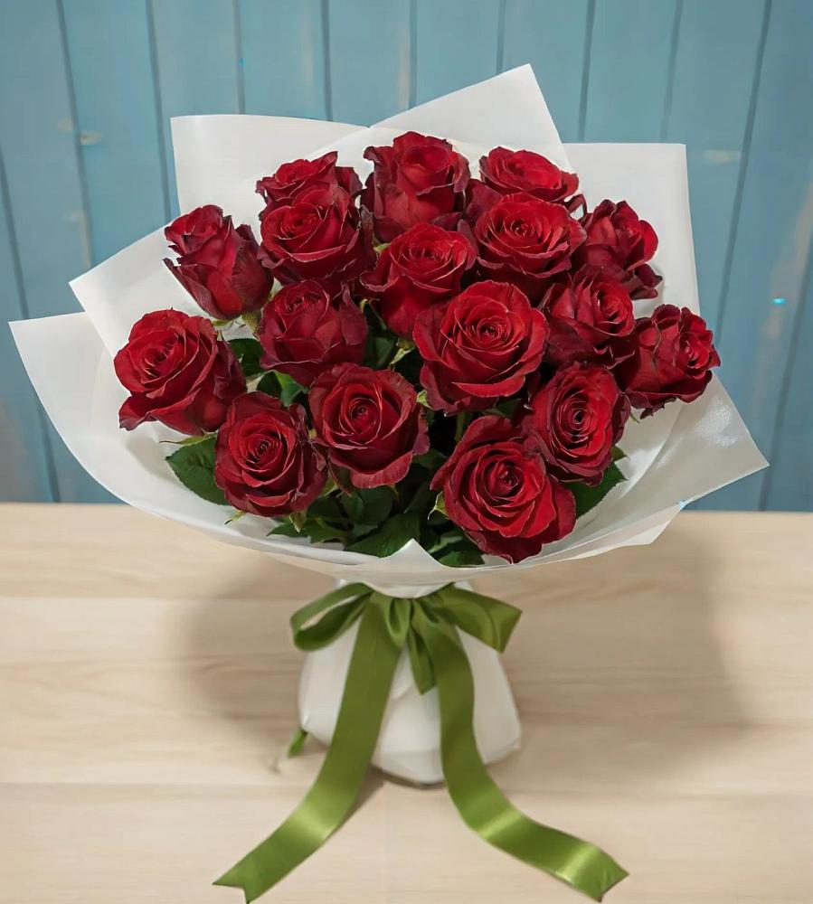 Букет Красные розы в Змейке