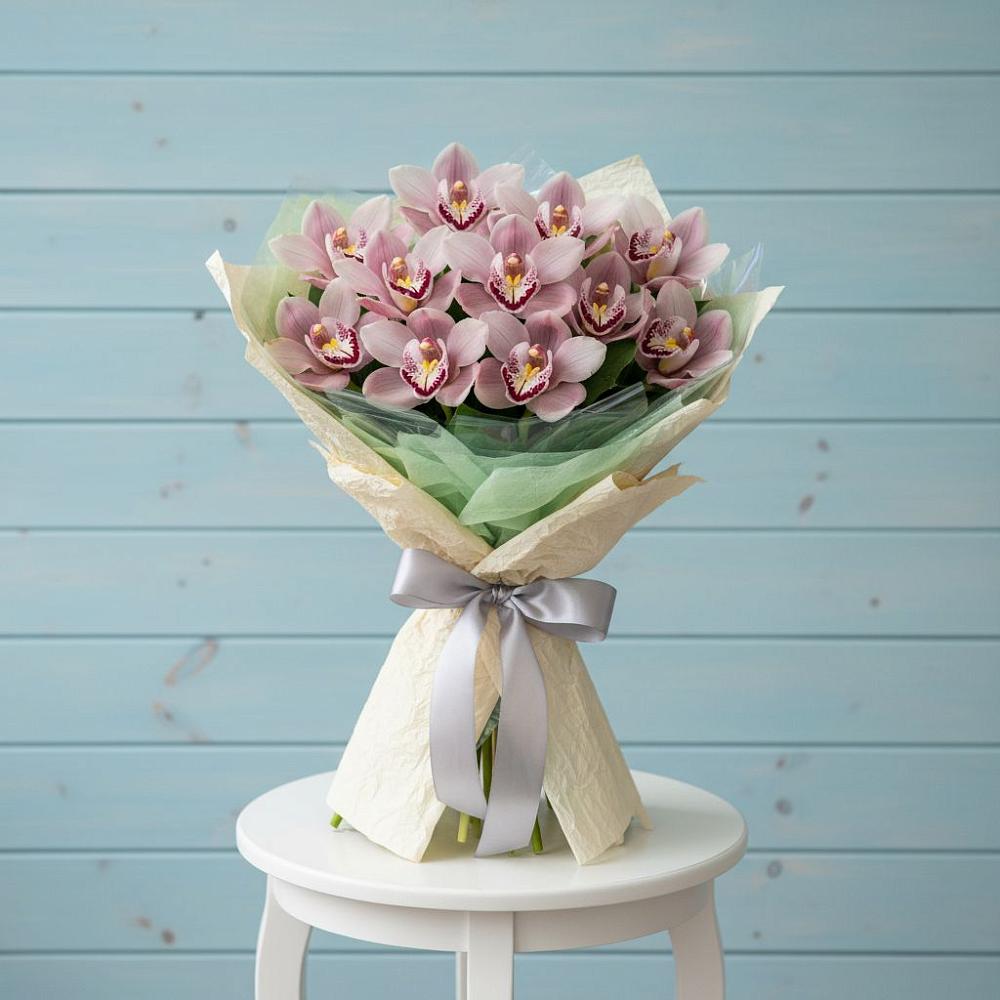 Букет цветов из: Орхидеи и Розы в Змейке