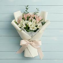 Букет цветов из:  Альстромерии в Змейке