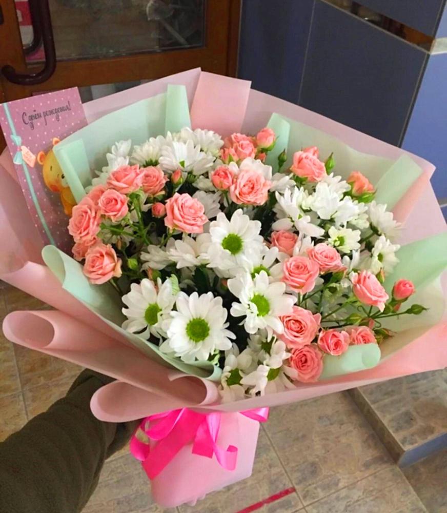 Букет цветов из: Розы и Хризантемы в Змейке