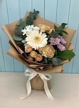 Букет цветов из:  Герберы и Хризантемы в Змейке