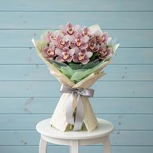 Букет цветов из:  Орхидеи и Розы в Змейке