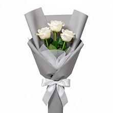 Букет 3 белые розы #REPLACE_PRED# Змейке