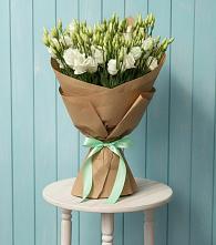 Букет цветов из:  Лизиантусы в Змейке