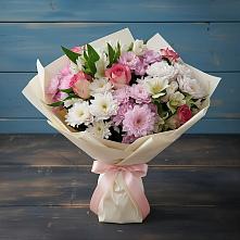 Букет цветов из:  Хризантемы, Альстромерии и Розы в Змейке