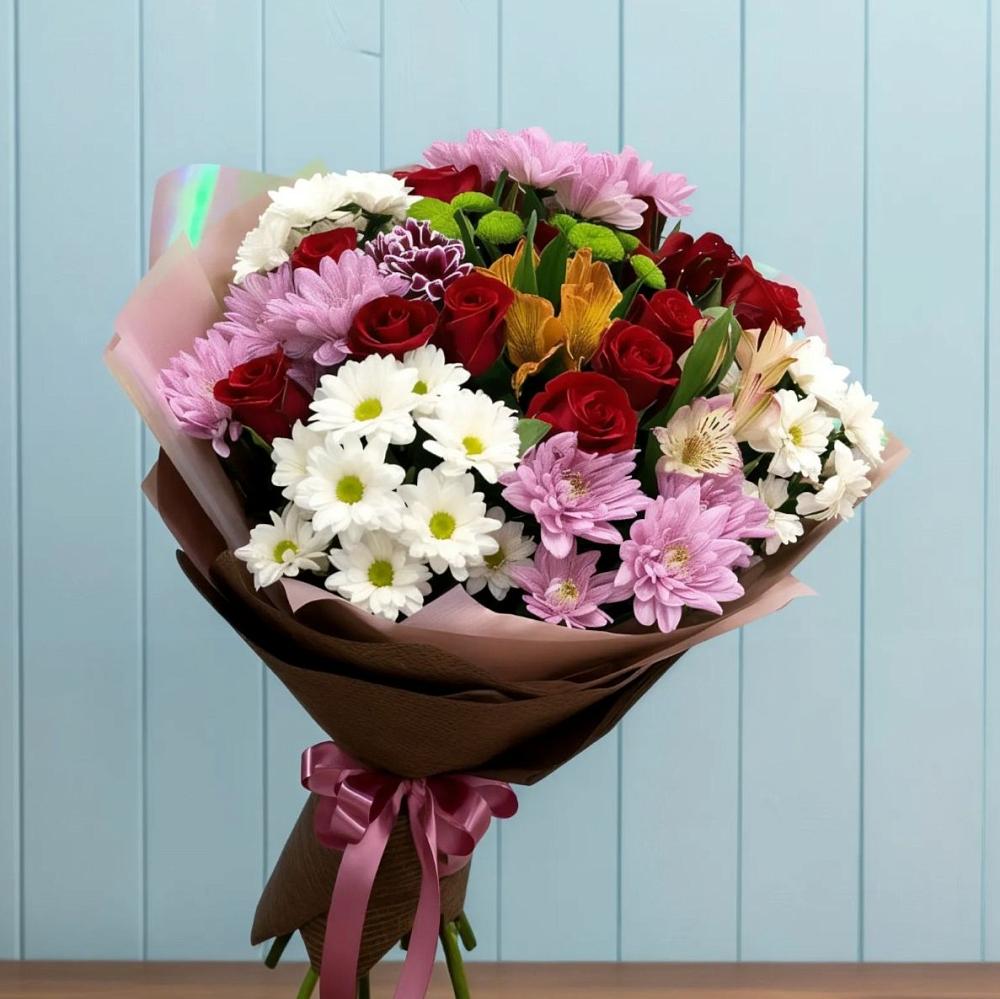 Букет цветов из: Розы, Хризантемы и Альстромерии в Змейке