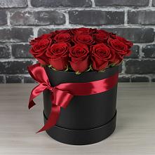 Цветочная композиция из Розы в шляпной коробке в Змейке