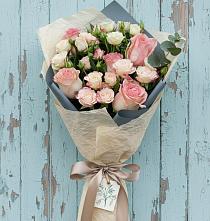 Букет цветов из:  Розы в Змейке