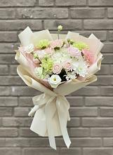 Букет цветов из:  Гвоздики, Розы, Лизиантусы и Хризантемы #REPLACE_PRED# Змейке