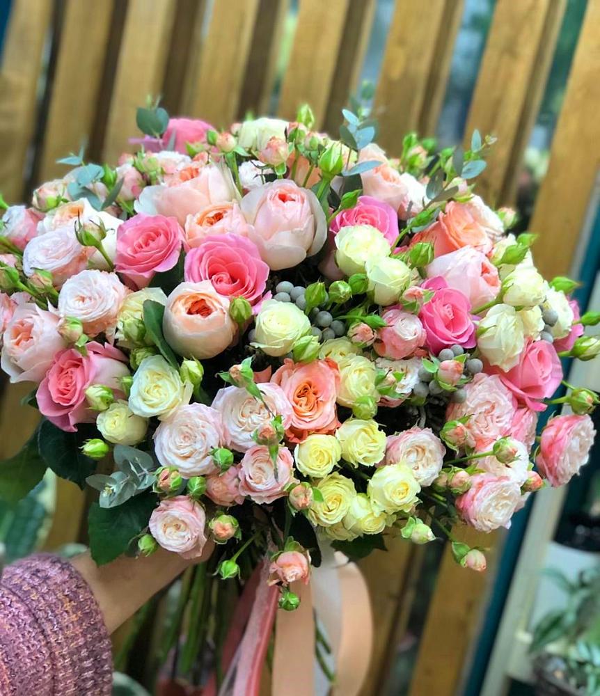 Букет цветов из: Розы в Змейке