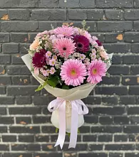 Букет цветов из:  Герберы и Хризантемы в Змейке