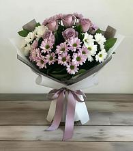 Букет цветов из:  Хризантемы и Розы в Змейке