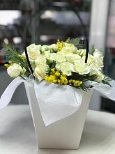 Цветочная композиция из Розы  в Змейке