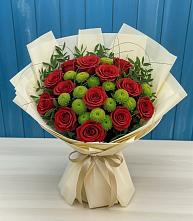 Букет цветов из:  Розы и Хризантемы в Змейке