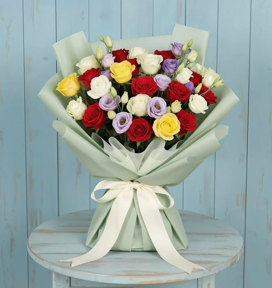 Букет цветов из: Розы в Змейке