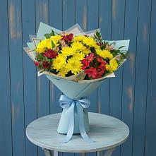 Букет цветов из:  Альстромерии и Хризантемы в Змейке