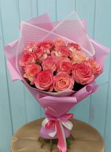 Букет 15 Розовых роз Равель в Змейке