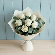 Букет Белые розы в Эвкалипте в Змейке