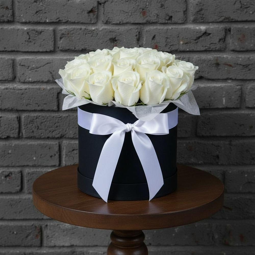 Цветочная композиция из Розы в шляпной коробке в Змейке