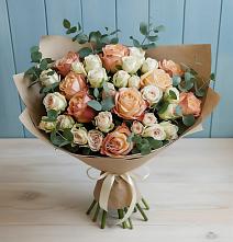 Букет цветов из:  Альстромерии и Розы в Змейке